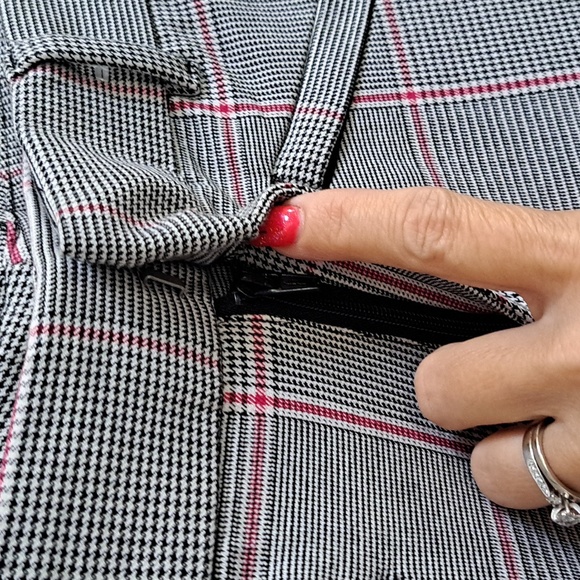 Curvy Signature Skinny Ankle Black/Red W/Pockets Pants. Size 4 NWOT - Picture 6 of 13